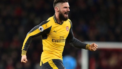  阿森纳门将低级失误，伯恩茅斯补时扳平抢关键一分  