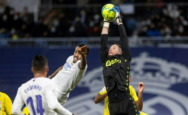  昂热小将破门制胜，终结巴黎联赛十连胜  