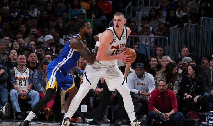  约基奇达成赛季场均三双，掘金稳居西部榜首  